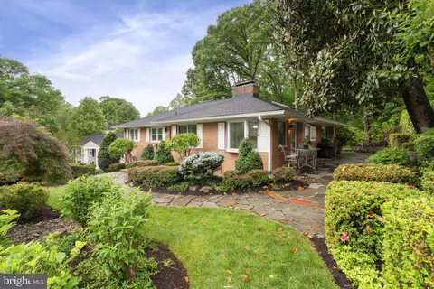 Exterior - 1802 Briar Ridge Ct, Mclean, VA 22101 photo 5 of 23