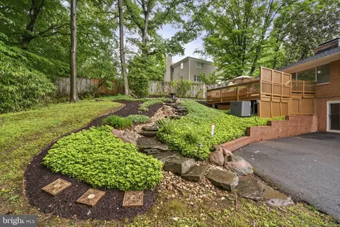 Exterior - 1802 Briar Ridge Ct, Mclean, VA 22101 photo 18 of 23