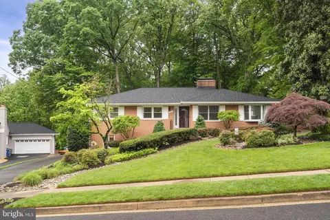 Exterior - 1802 Briar Ridge Ct, Mclean, VA 22101 photo 23 of 23