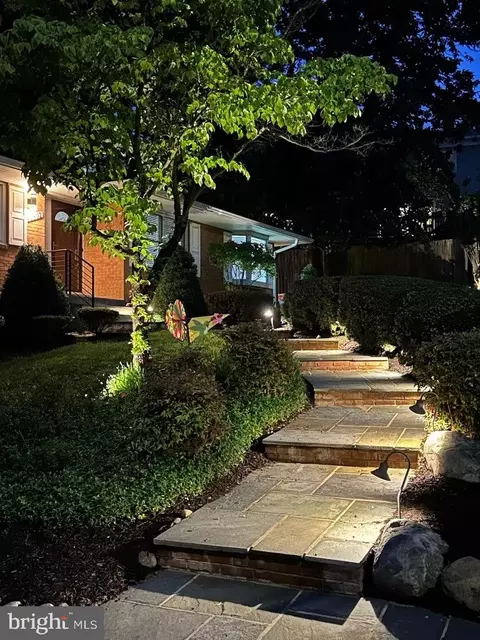 Exterior - 1802 Briar Ridge Ct, Mclean, VA 22101 photo 20 of 23