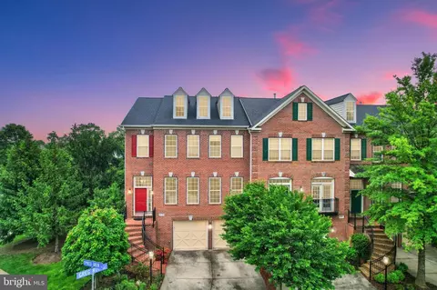 2401 Cypress Green Ln, Herndon, VA 20171