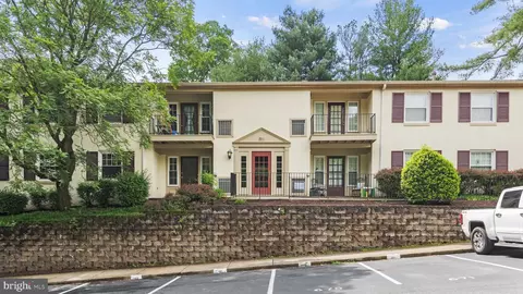 5811 A Cambridge Dr #670, Springfield, VA 22152