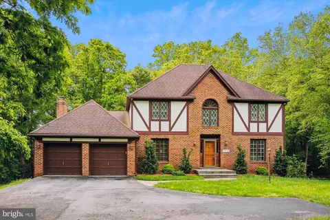 10850 Parcel Ct, Oakton, VA 22124