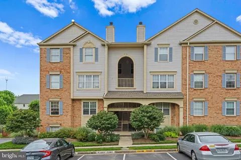 2822 Emma Lee St #302, Falls Church, VA 22042
