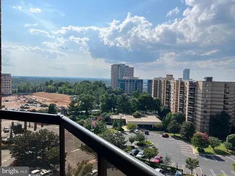 8340 Greensboro Dr #917, Mclean, VA 22102