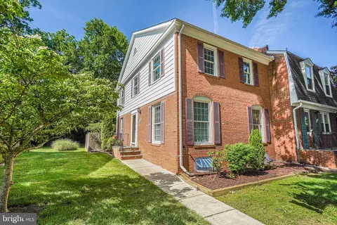 7044 Leestone St, Springfield, VA 22151