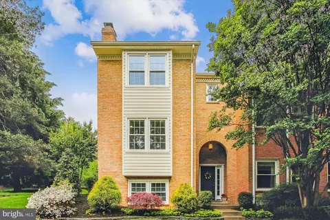 6609 Midhill Pl, Falls Church, VA 22043