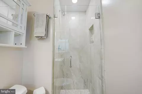 Bath - 7121 Dalhouse St, Springfield, VA 22151 photo 2 of 3