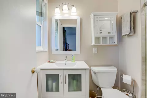 Bath - 7121 Dalhouse St, Springfield, VA 22151 photo 1 of 3