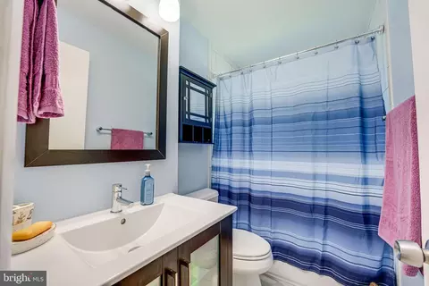 Bath - 7121 Dalhouse St, Springfield, VA 22151 photo 3 of 3