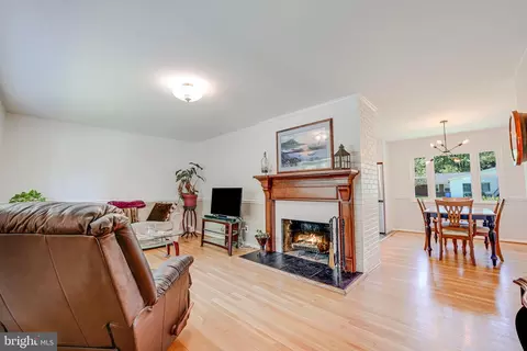 Living - 7121 Dalhouse St, Springfield, VA 22151 photo 1 of 4