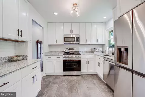 Kitchen - 7121 Dalhouse St, Springfield, VA 22151 photo 2 of 4