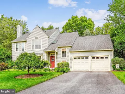 2950 Emerald Chase Dr, Herndon, VA 20171