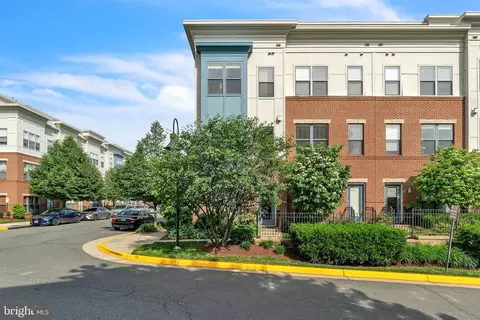 12180 Waveland St, Fairfax, VA 22033