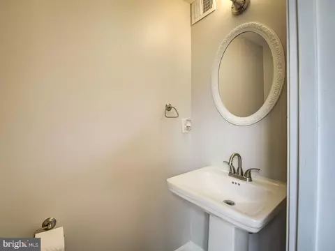 8098 Sleepy View Ln, Springfield, VA 22153 photo 15