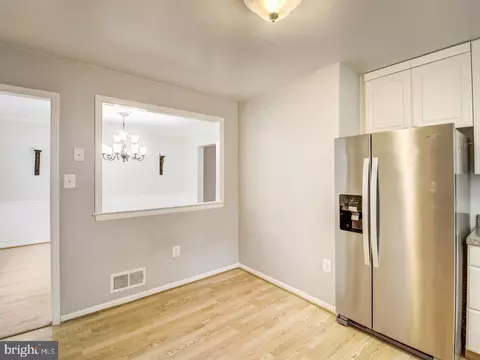 8098 Sleepy View Ln, Springfield, VA 22153 photo 9