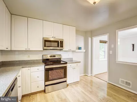 8098 Sleepy View Ln, Springfield, VA 22153 photo 7
