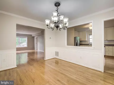 8098 Sleepy View Ln, Springfield, VA 22153 photo 11