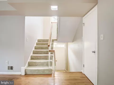 8098 Sleepy View Ln, Springfield, VA 22153 photo 3