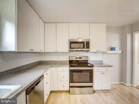 8098 Sleepy View Ln, Springfield, VA 22153 photo 8