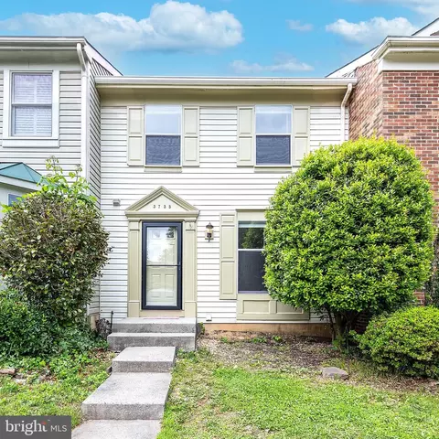 3735 Mazewood Ln, Fairfax, VA 22033