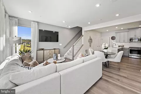 2431 Silver Line Aly, Herndon, VA 20171