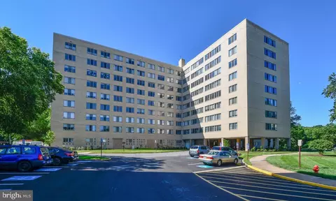 6631 Wakefield Dr #613B, Alexandria, VA 22307