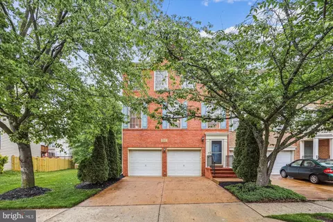 3961 Royal Lytham Dr, Fairfax, VA 22033