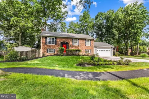 8534 Riverside Rd, Alexandria, VA 22308