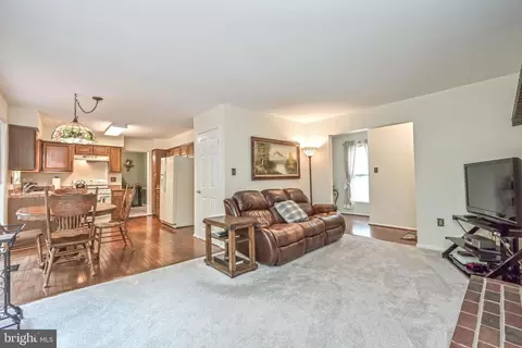 9754 Ironmaster Dr, Burke, VA 22015 photo 11