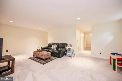 9754 Ironmaster Dr, Burke, VA 22015 photo 23