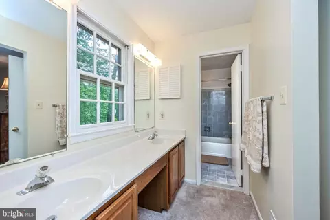 9754 Ironmaster Dr, Burke, VA 22015 photo 15