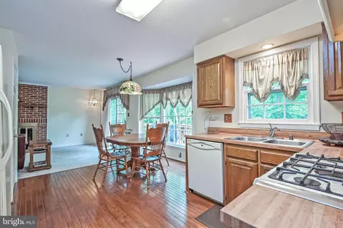 9754 Ironmaster Dr, Burke, VA 22015 photo 8