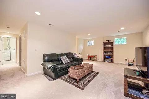 9754 Ironmaster Dr, Burke, VA 22015 photo 22