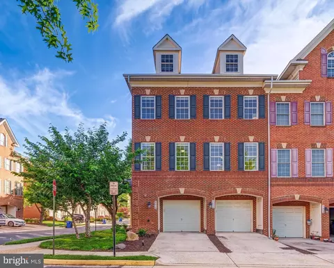 4618 Hummingbird Way #101, Fairfax, VA 22033