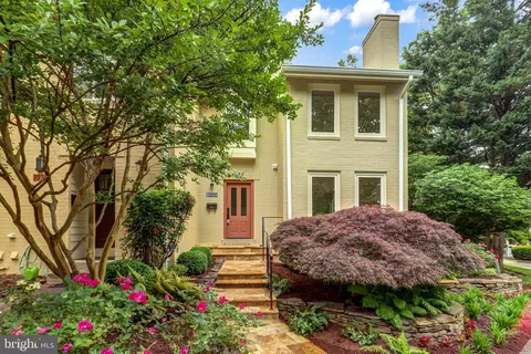 Exterior - 2034 Chadds Ford Dr, Reston, VA 20191 photo 10 of 14