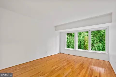 Living - 2034 Chadds Ford Dr, Reston, VA 20191 photo 10 of 12