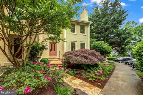 Exterior - 2034 Chadds Ford Dr, Reston, VA 20191 photo 2 of 14
