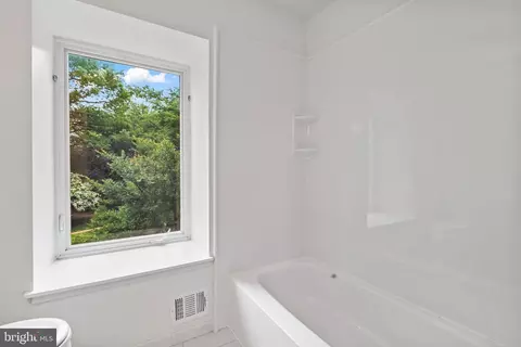 Bath - 2034 Chadds Ford Dr, Reston, VA 20191 photo 3 of 4