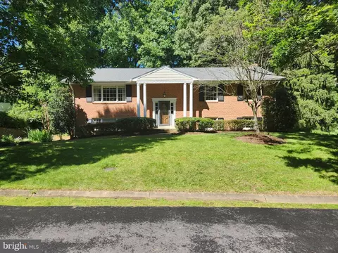 1702 Fox Run Ct, Vienna, VA 22182