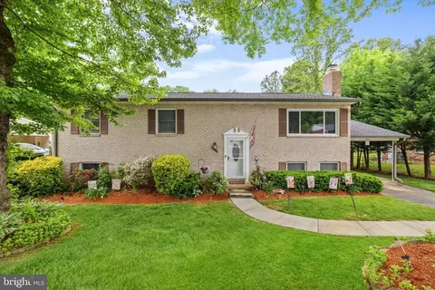 9090 Andromeda Dr, Burke, VA 22015