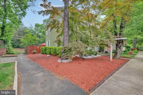 8457 Kitchener Dr, Springfield, VA 22153 photo 2