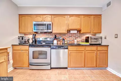 8457 Kitchener Dr, Springfield, VA 22153 photo 16