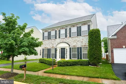 8154 Gilroy Dr, Lorton, VA 22079