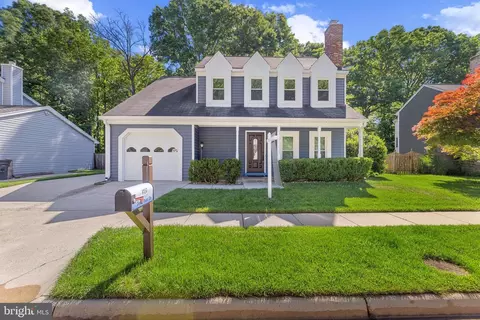 6937 Deer Run Dr, Alexandria, VA 22306