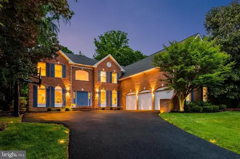 10248 Brittenford Dr, Vienna, VA 22182