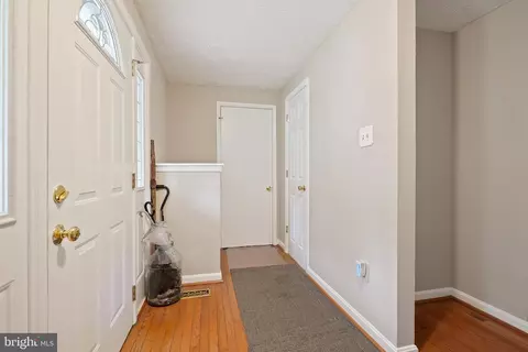 Entry Way - 8460 Rainbow Bridge Ln, Springfield, VA 22153 photo 2 of 5