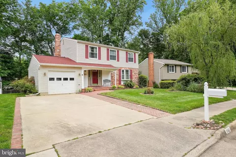 8460 Rainbow Bridge Ln, Springfield, VA 22153