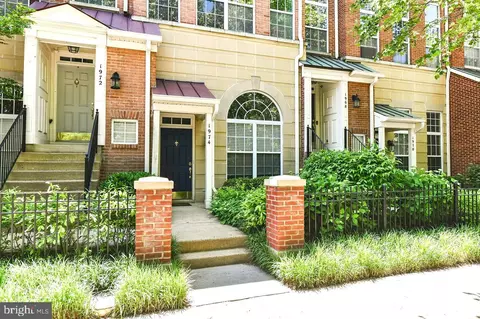1974 Crescent Park Dr #18A, Reston, VA 20190