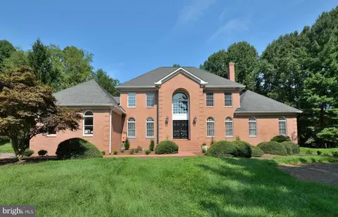 10190 Akhtamar Dr, Great Falls, VA 22066